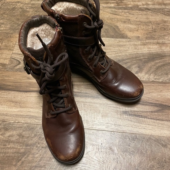 UGG Kesey Waterproof Women’s Leather Shearling Boots Chestnut Size 8 - Picture 3 of 12